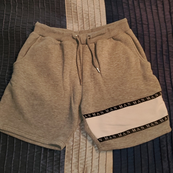 BooHoo Man Sweatshirt and Short Set - Picture 3 of 4